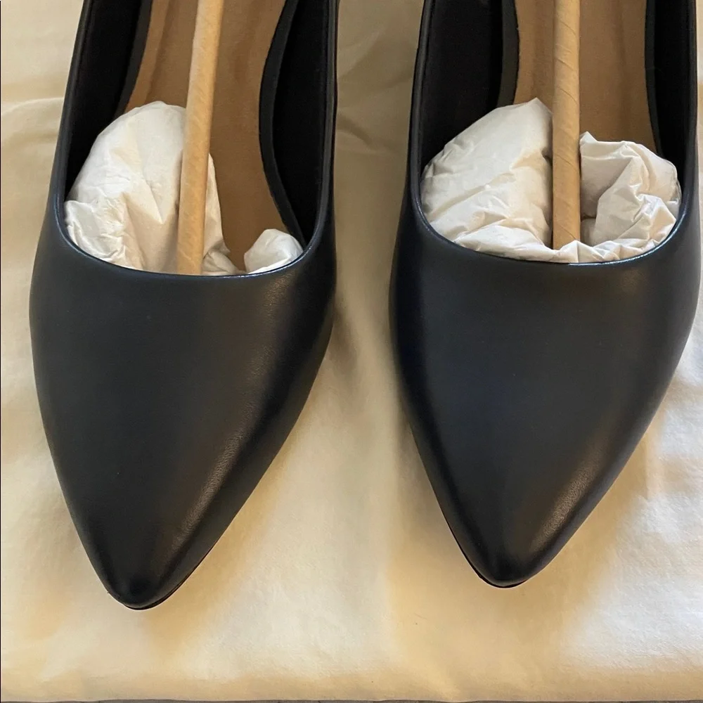 Clarks Women's Elegant Navy Heels - Picture 2 of 8